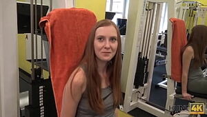 HUNT4K. Super-sexy lady gives smooth-shaven coochie for cash in the gym