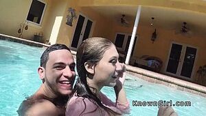 Buxom gf pounds in the outdoor pool